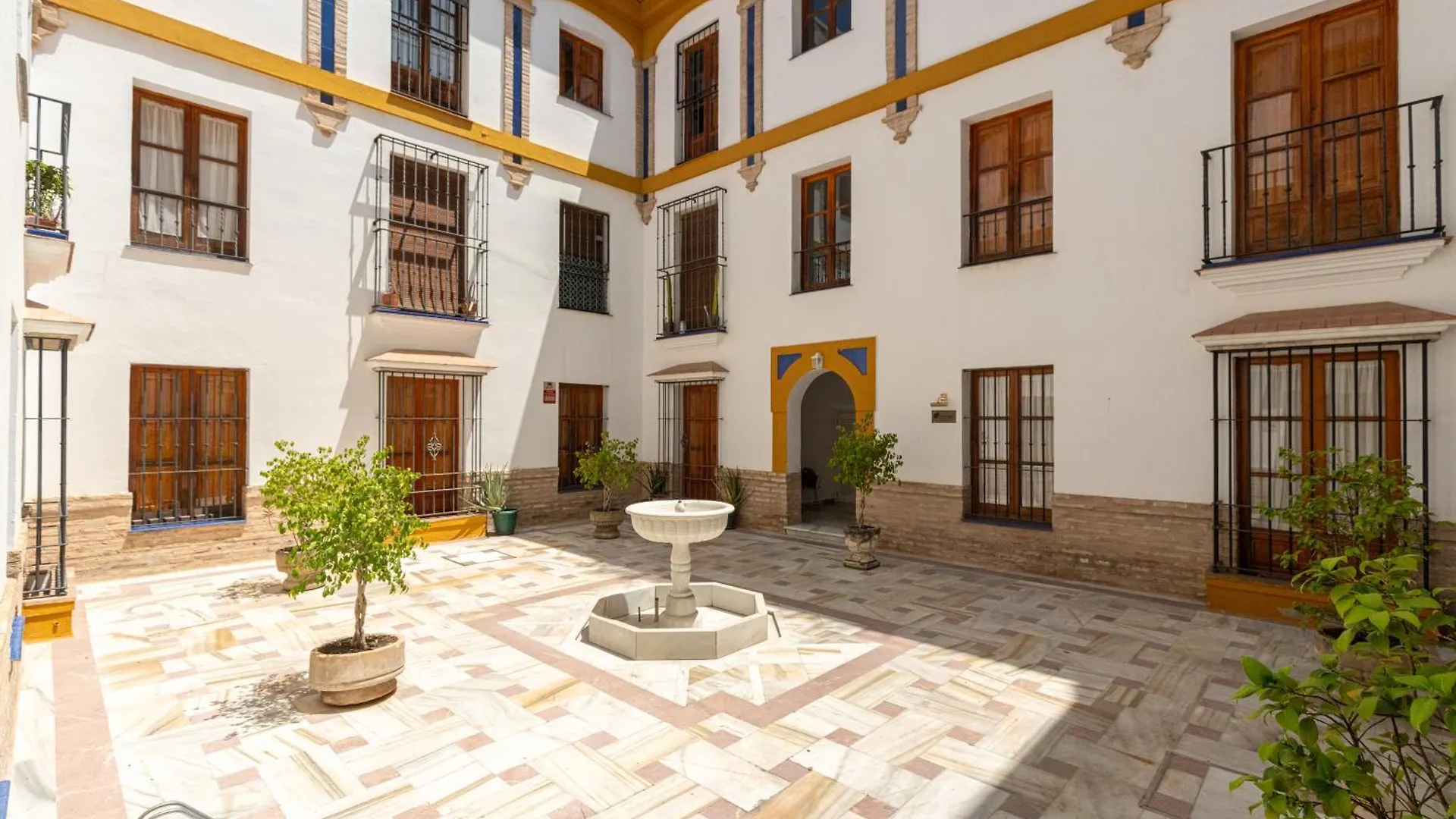 Cl2 Sevilla En Pareja Jacuzzi Y Aparcamiento Lägenhet